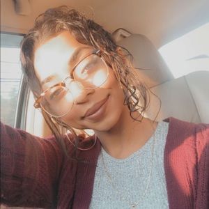 Meet your Posher, Mya